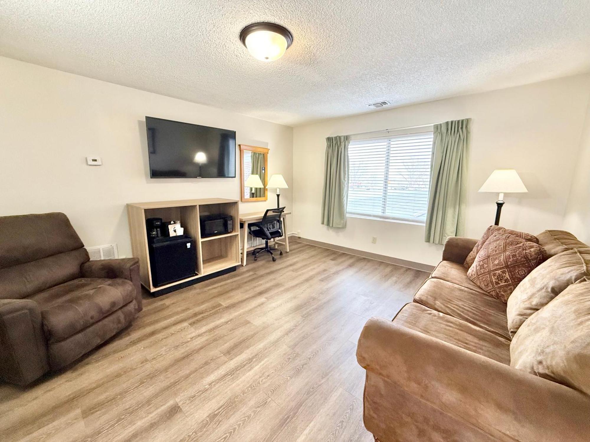 Super 8 By Wyndham Salina/Scenic Hills Area Ξενοδοχείο Εξωτερικό φωτογραφία