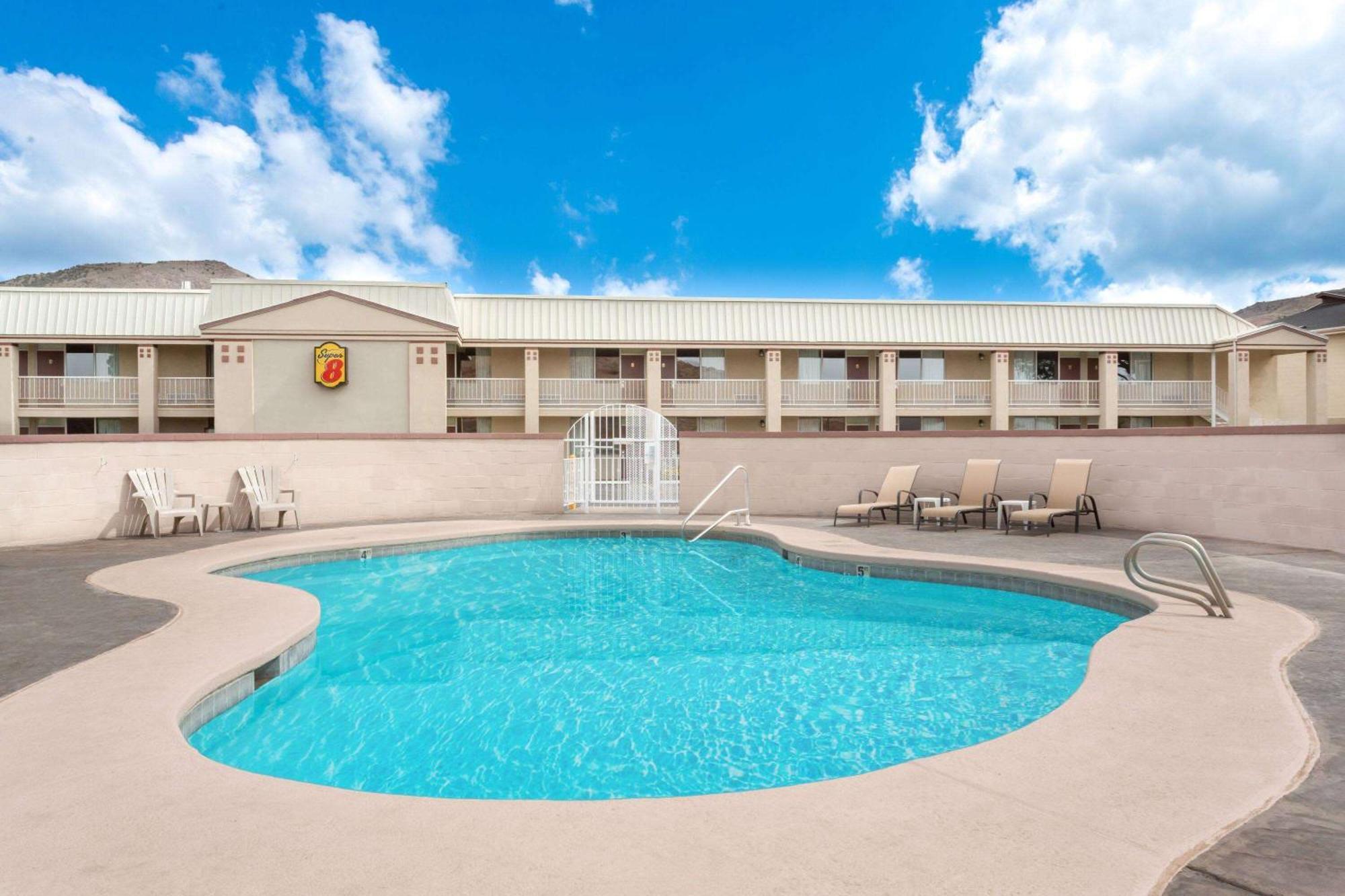 Super 8 By Wyndham Salina/Scenic Hills Area Ξενοδοχείο Εξωτερικό φωτογραφία