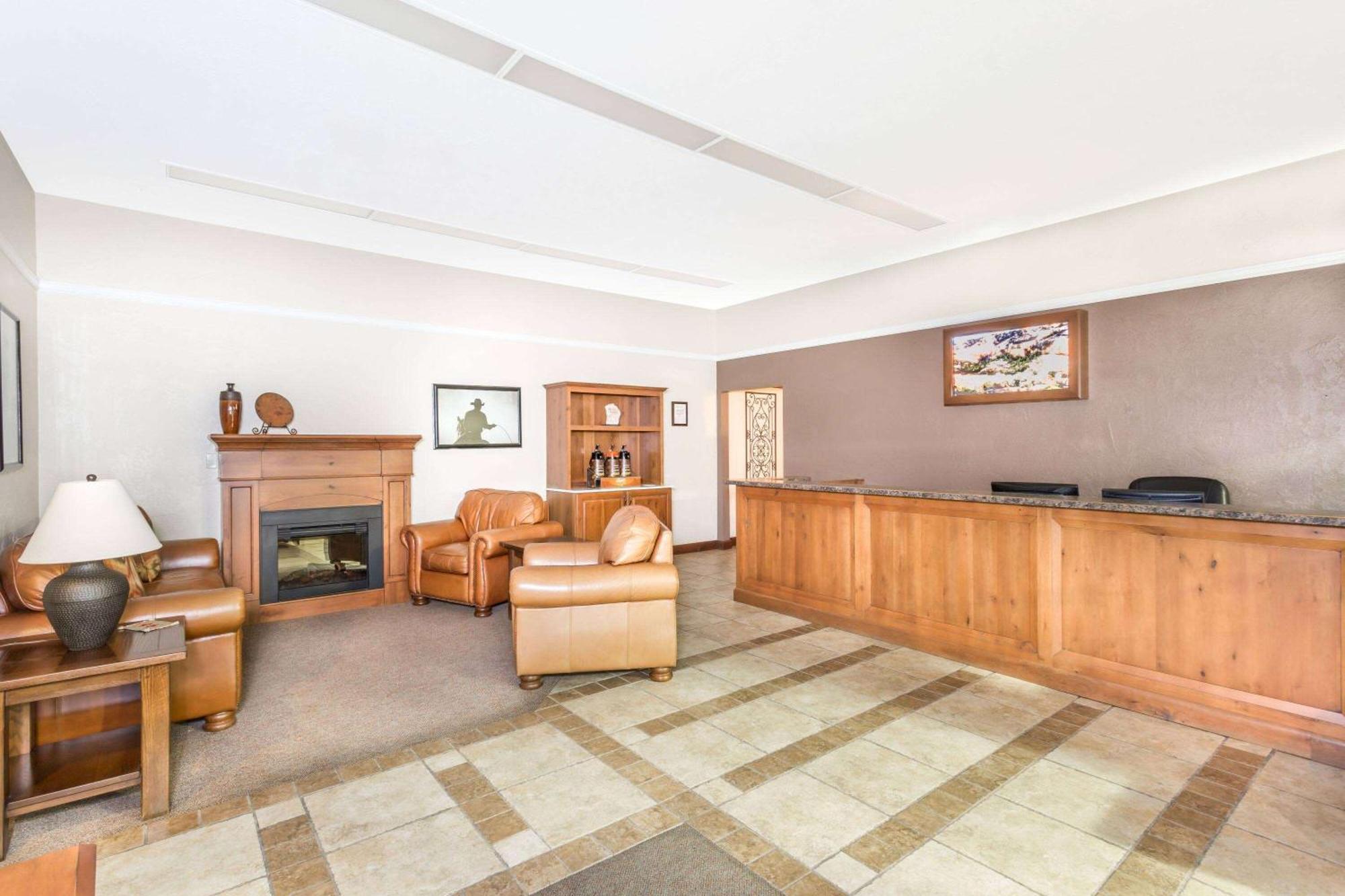 Super 8 By Wyndham Salina/Scenic Hills Area Ξενοδοχείο Εξωτερικό φωτογραφία